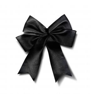 Black Ribbon: Schleife als Kleidungsdekoration