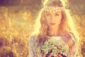 boho-hochzeit-heiraten-im-freien-im-hippie-stil